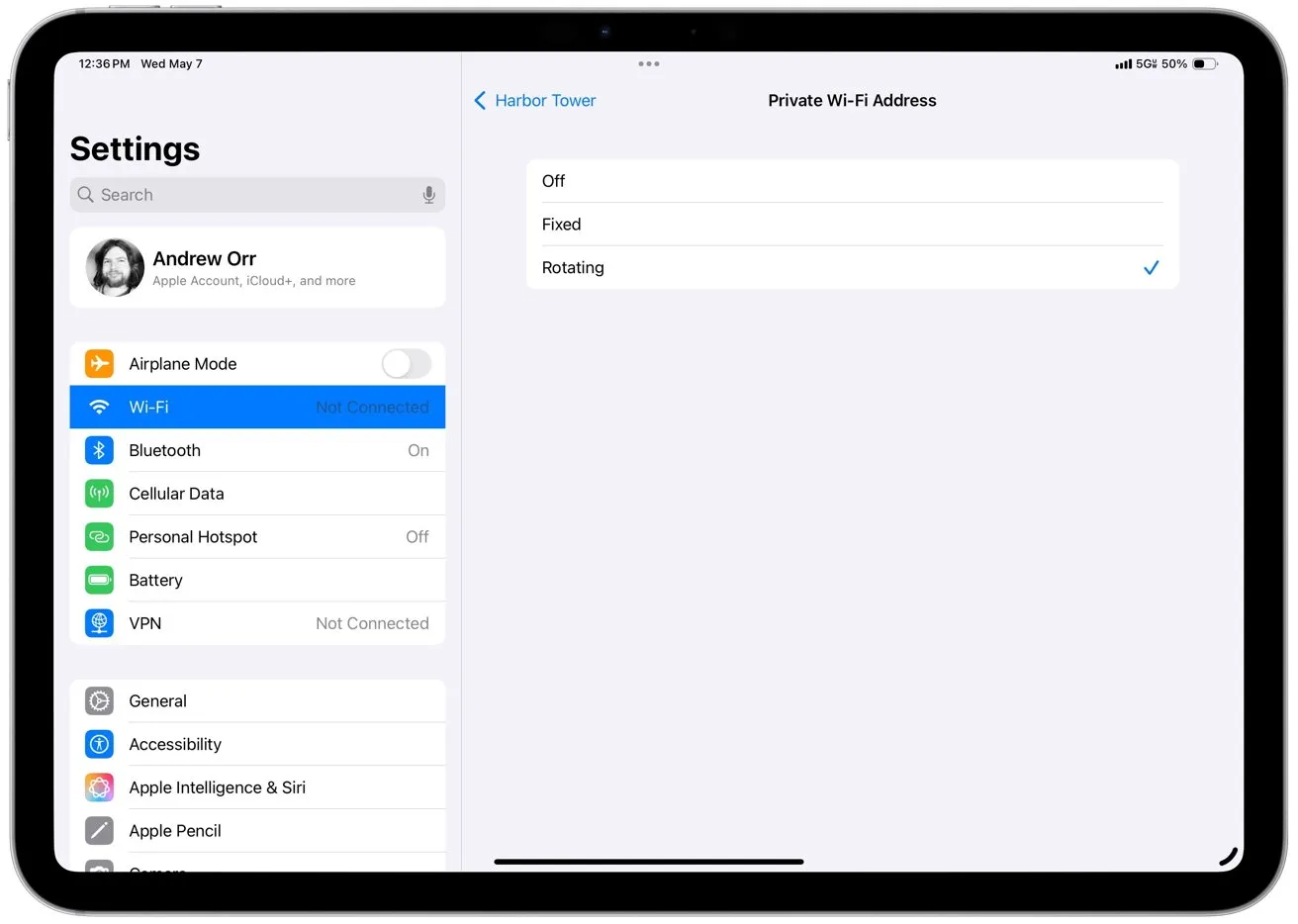 صفحه تنظیمات آیپد که نشان‌دهنده گزینه Private Wi-Fi Address و وضعیت روشن شدن بلوتوث است
