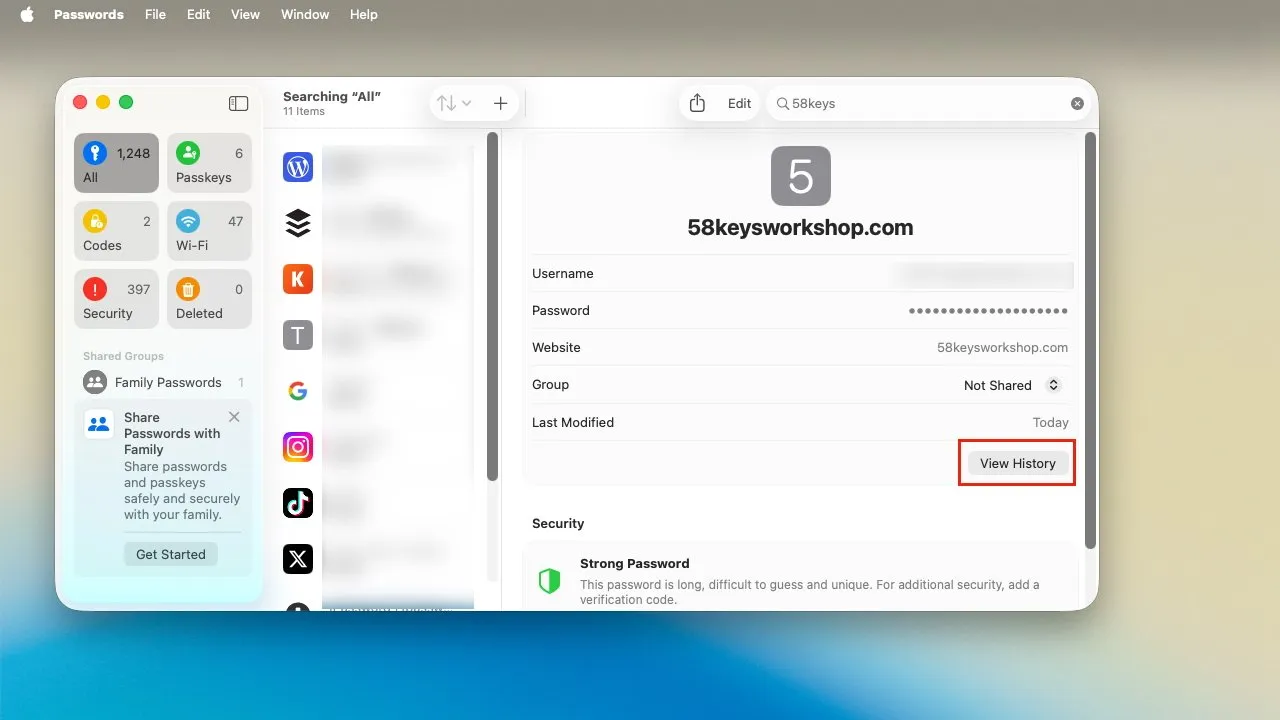 رابط کاربری مدیریت رمز عبور با نمایش جزئیات ورود به سایت و گزینه‌های اشتراک گذاری رمز با خانواده