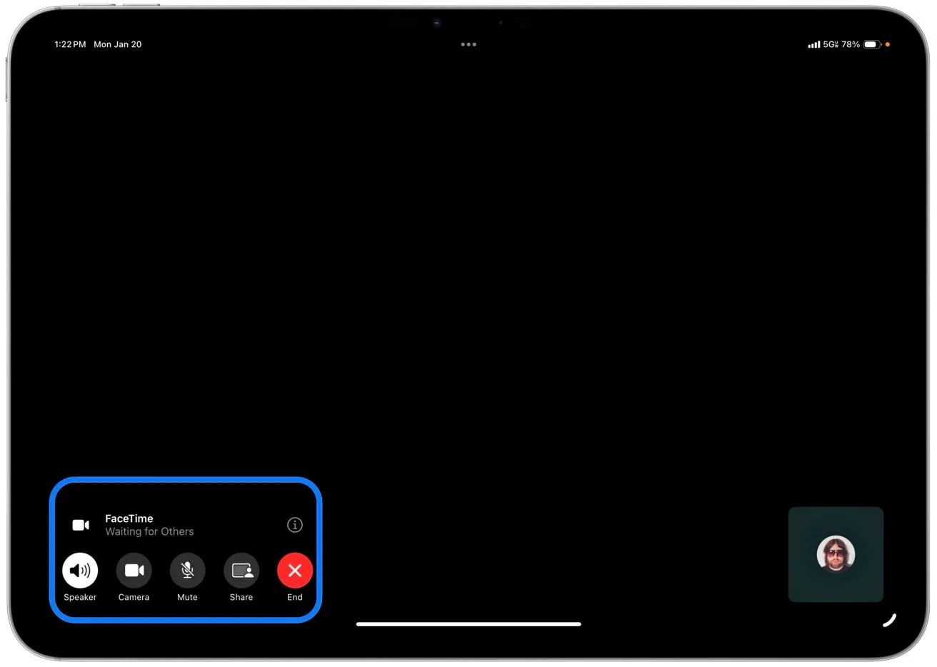 صفحه تماس FaceTime همراه با کنترل‌های اسپیکر، دوربین، بی‌صدا، اشتراک‌گذاری و پایان تماس