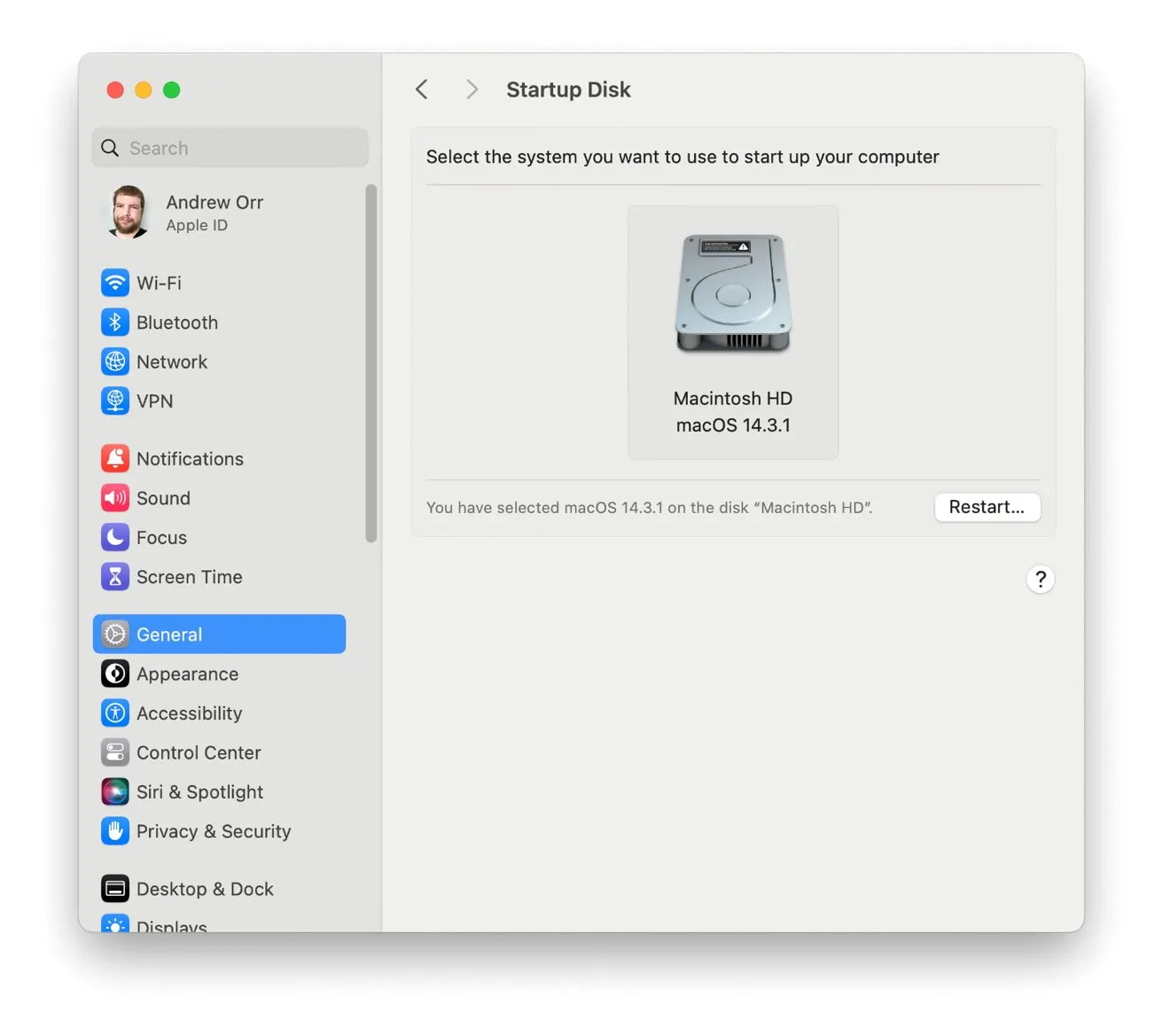 پنجره Startup Disk در مک با انتخاب macOS و دکمه Restart