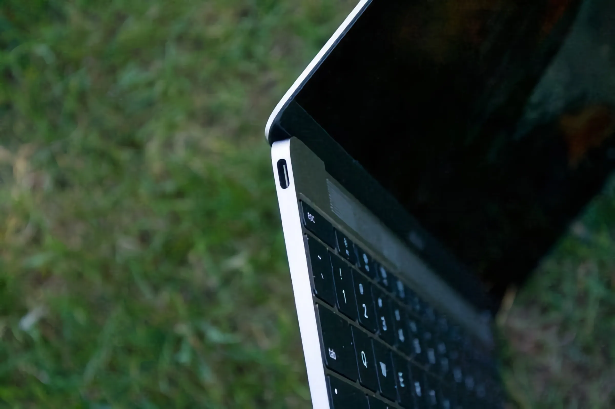 پورت USB-C مک‌بوک 12 اینچی