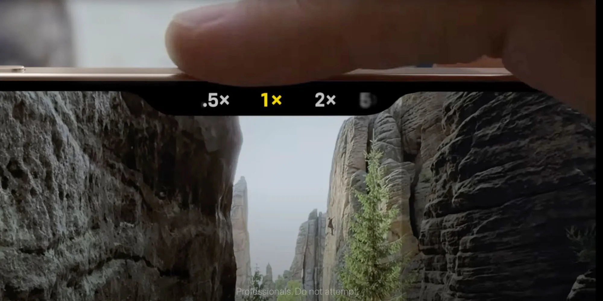 نزدیک شدن به دوربین آیفون 16 در نمای کنترل دوربین