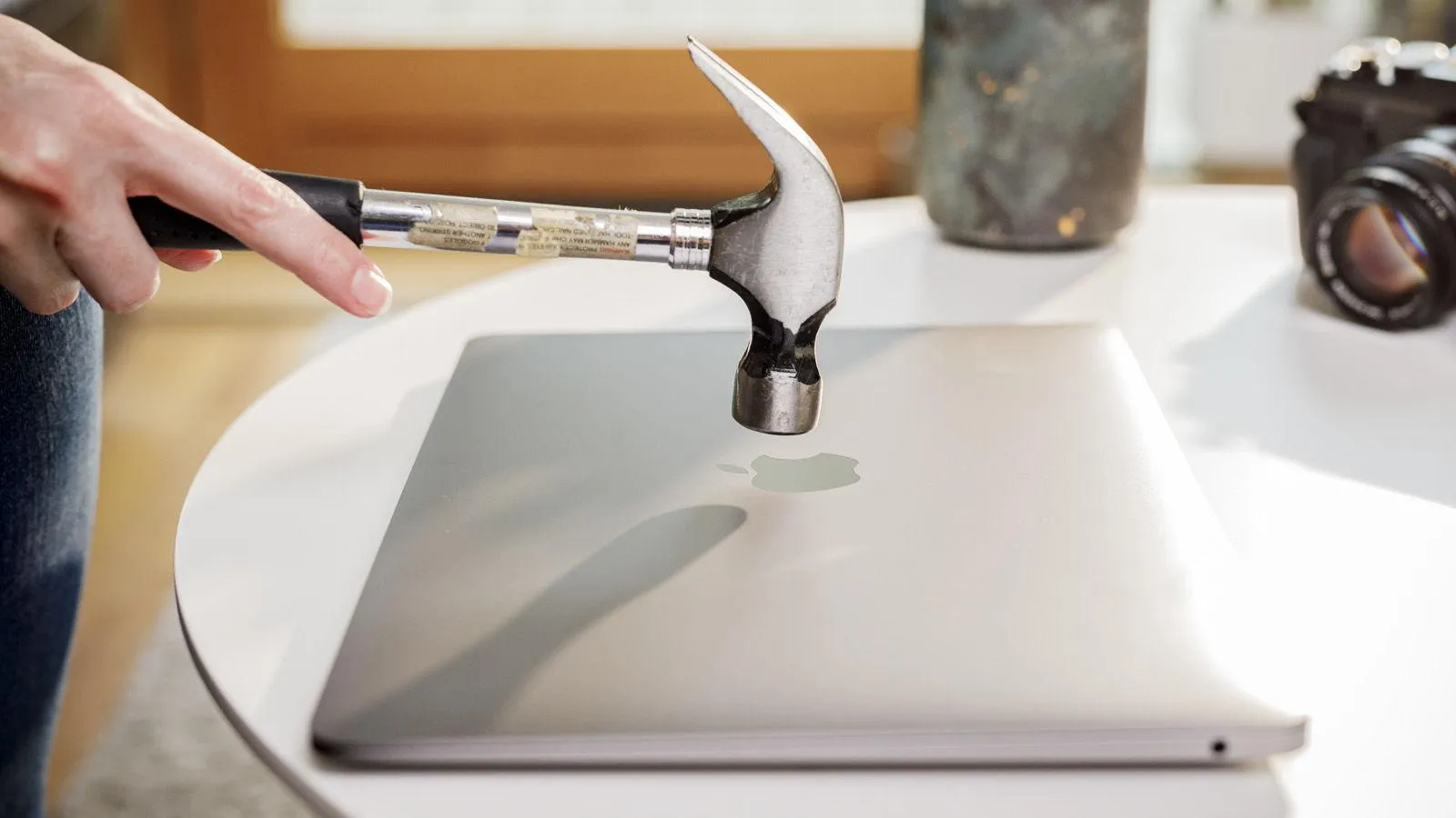 مک‌بوک M1 در حال بررسی اجرای برنامه