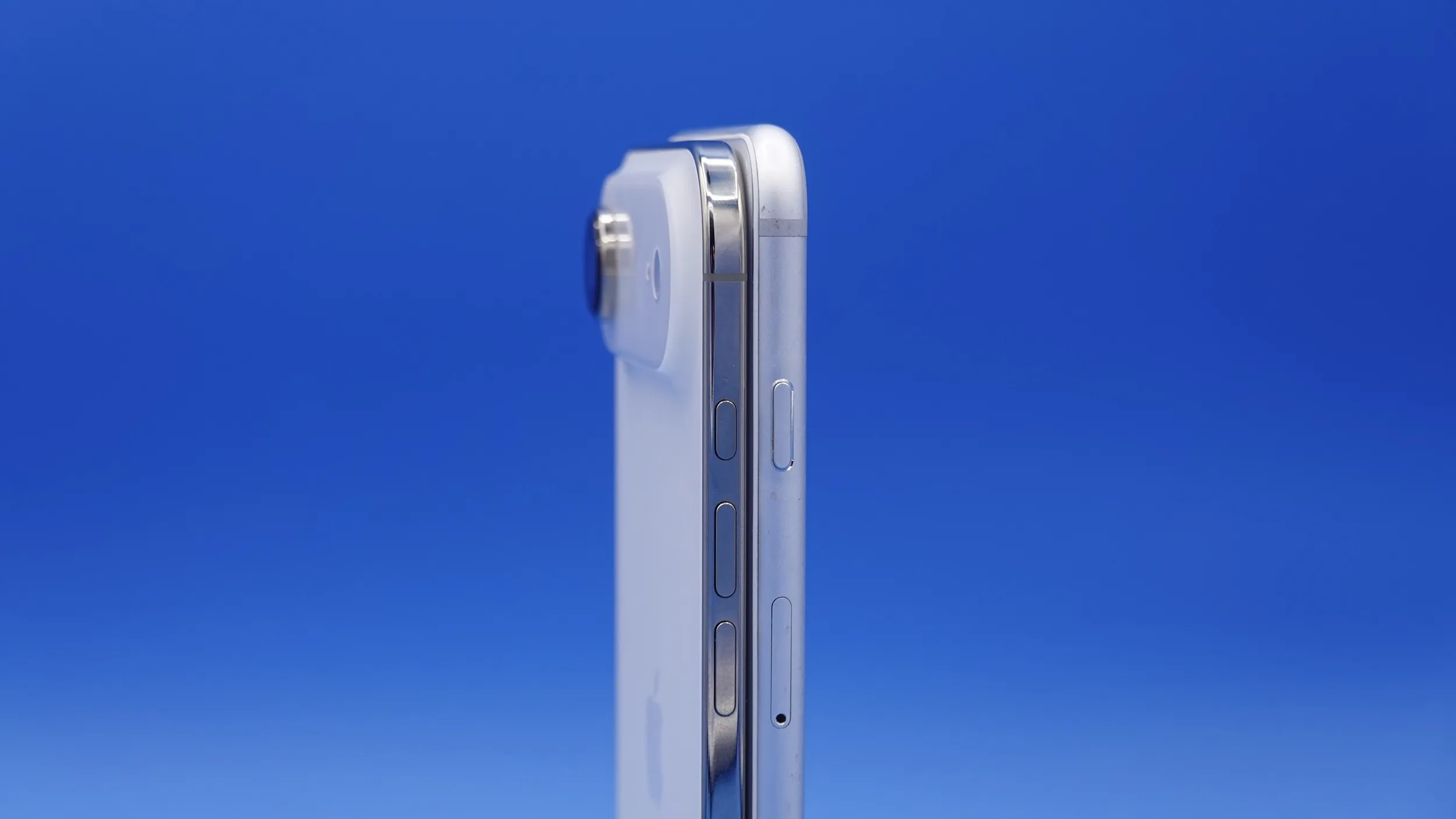 مقایسه ضخامت آیفون ایر با آیفون 6 پلاس