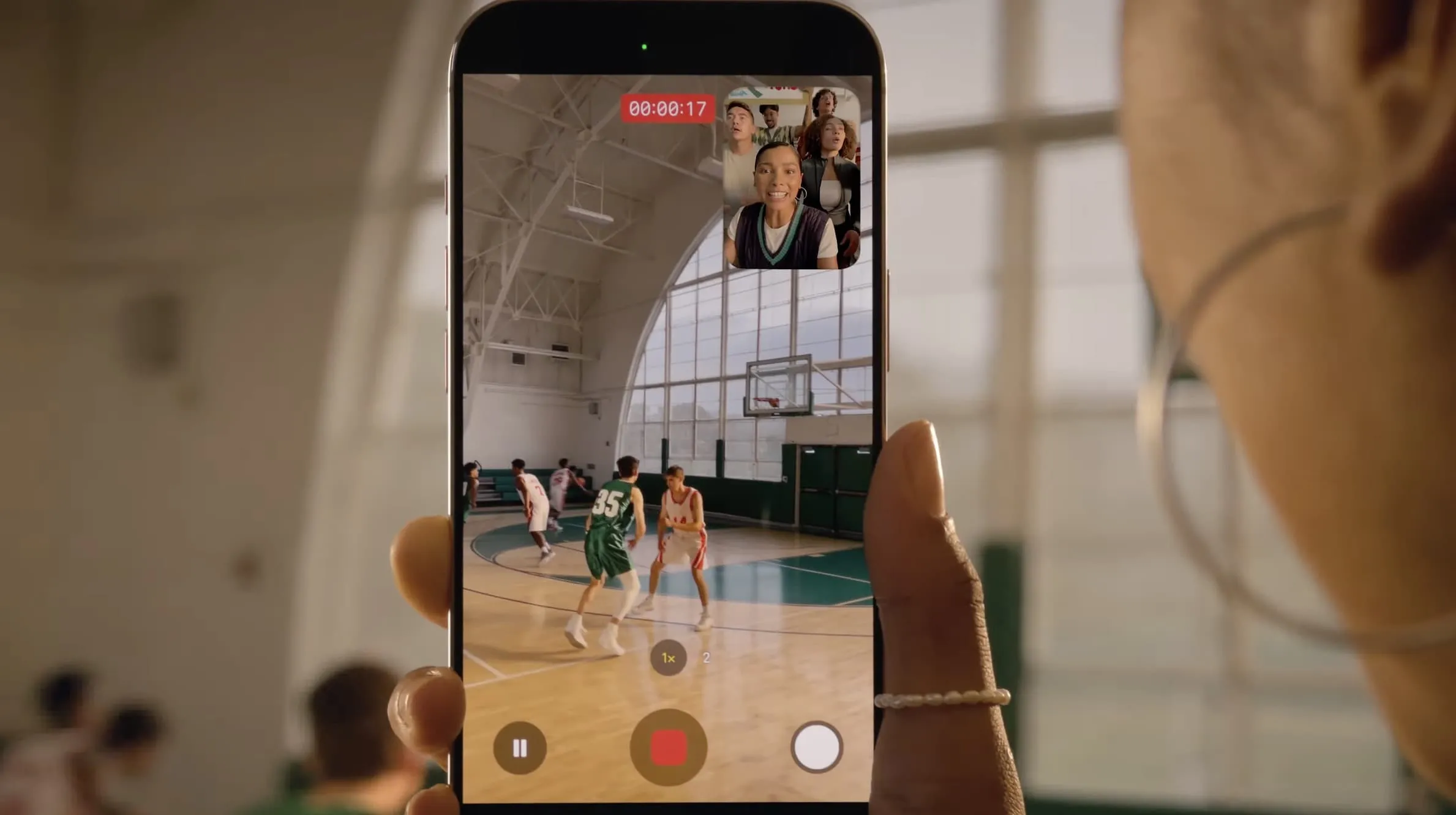 دوربین جلو Center Stage در iPhone Air