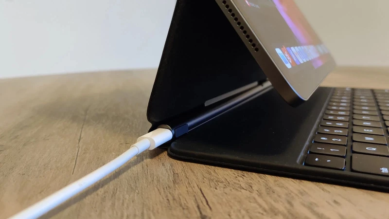 بررسی کامل صفحه کلید جادویی اپل برای آیپد پرو